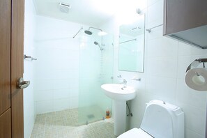 Casa familiare | Bagno | Doccia, set di cortesia gratuito, asciugacapelli