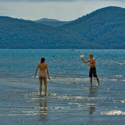 En la playa, camas de playa gratis, sillas reclinables de playa