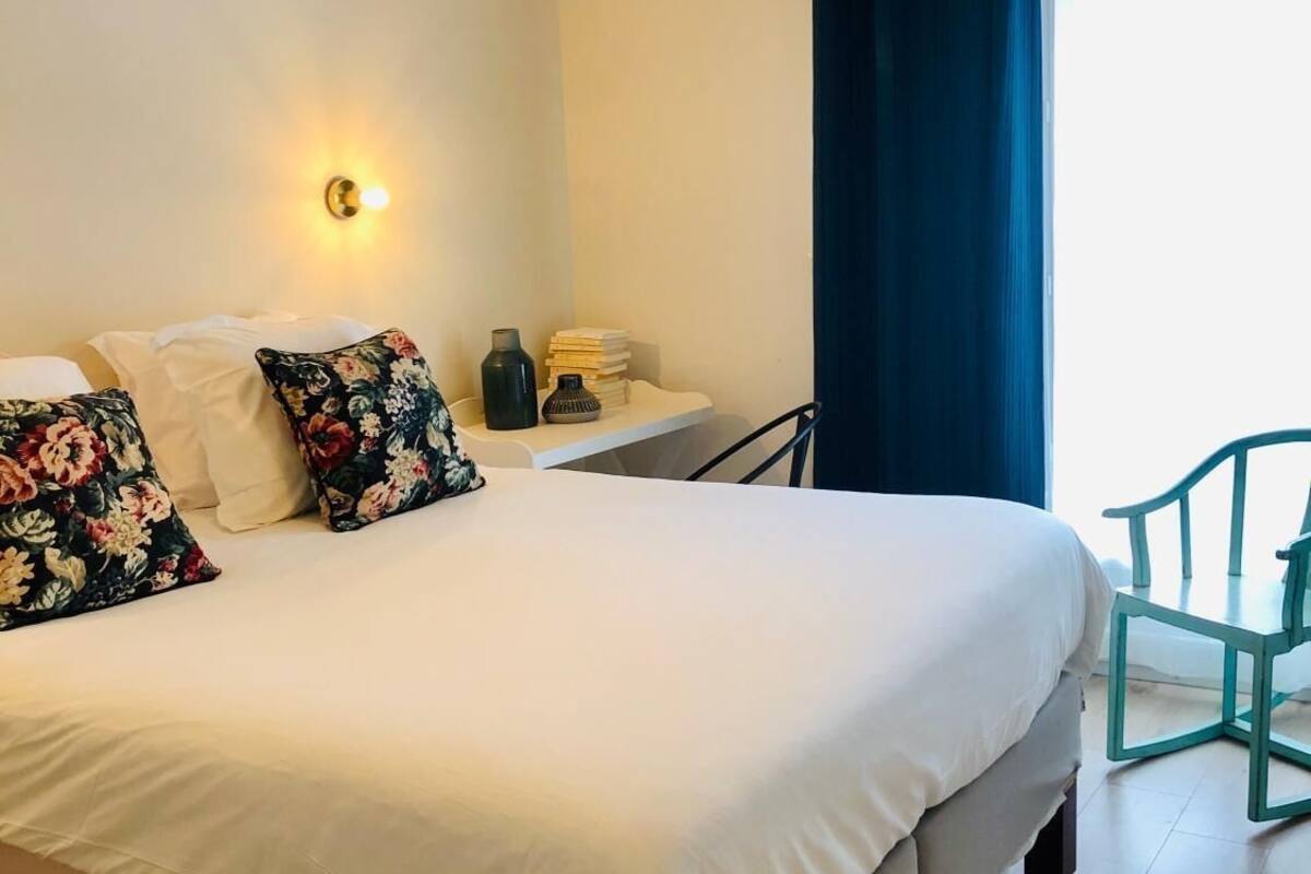 premium bedding, select comfort beds, individually decorated, desk