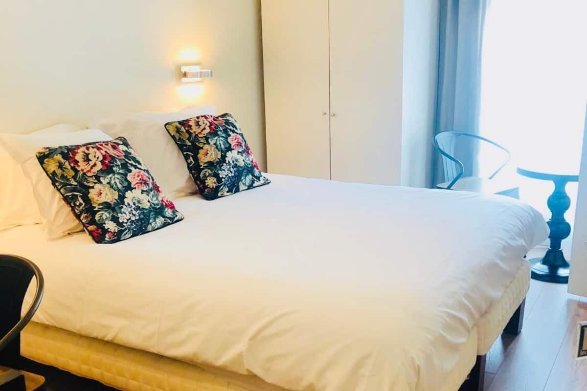 premium bedding, select comfort beds, individually decorated, desk