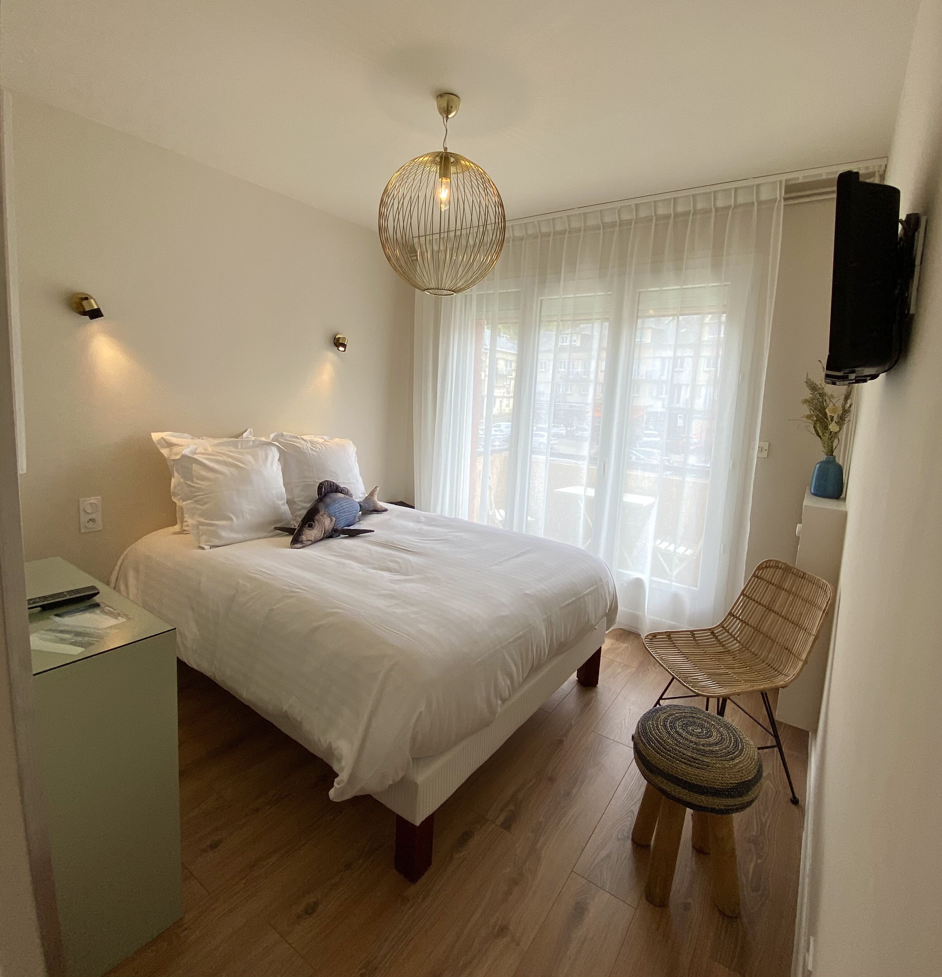 business double room | premium bedding, select comfort beds, individually decorated, desk