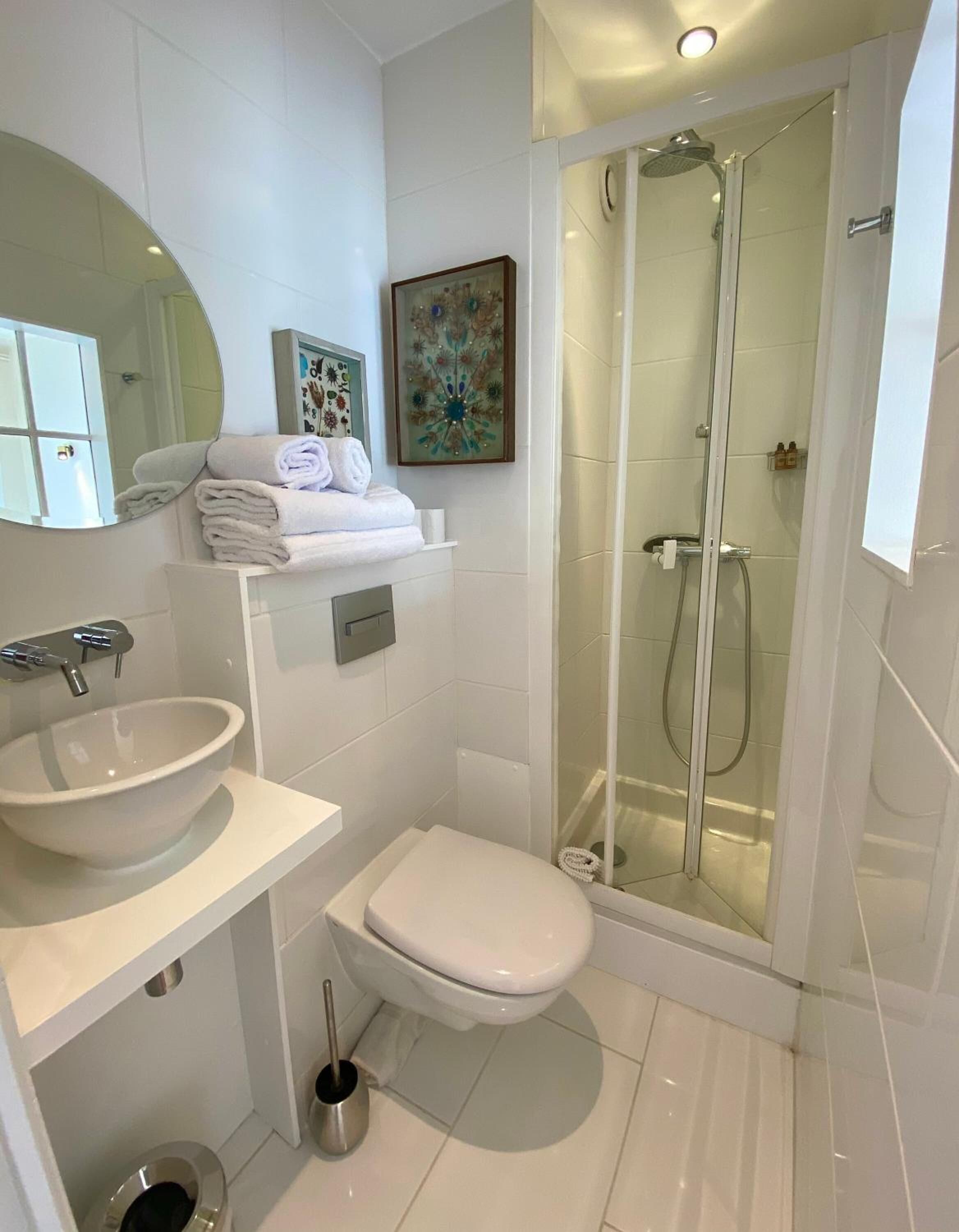 shower, free toiletries, towels