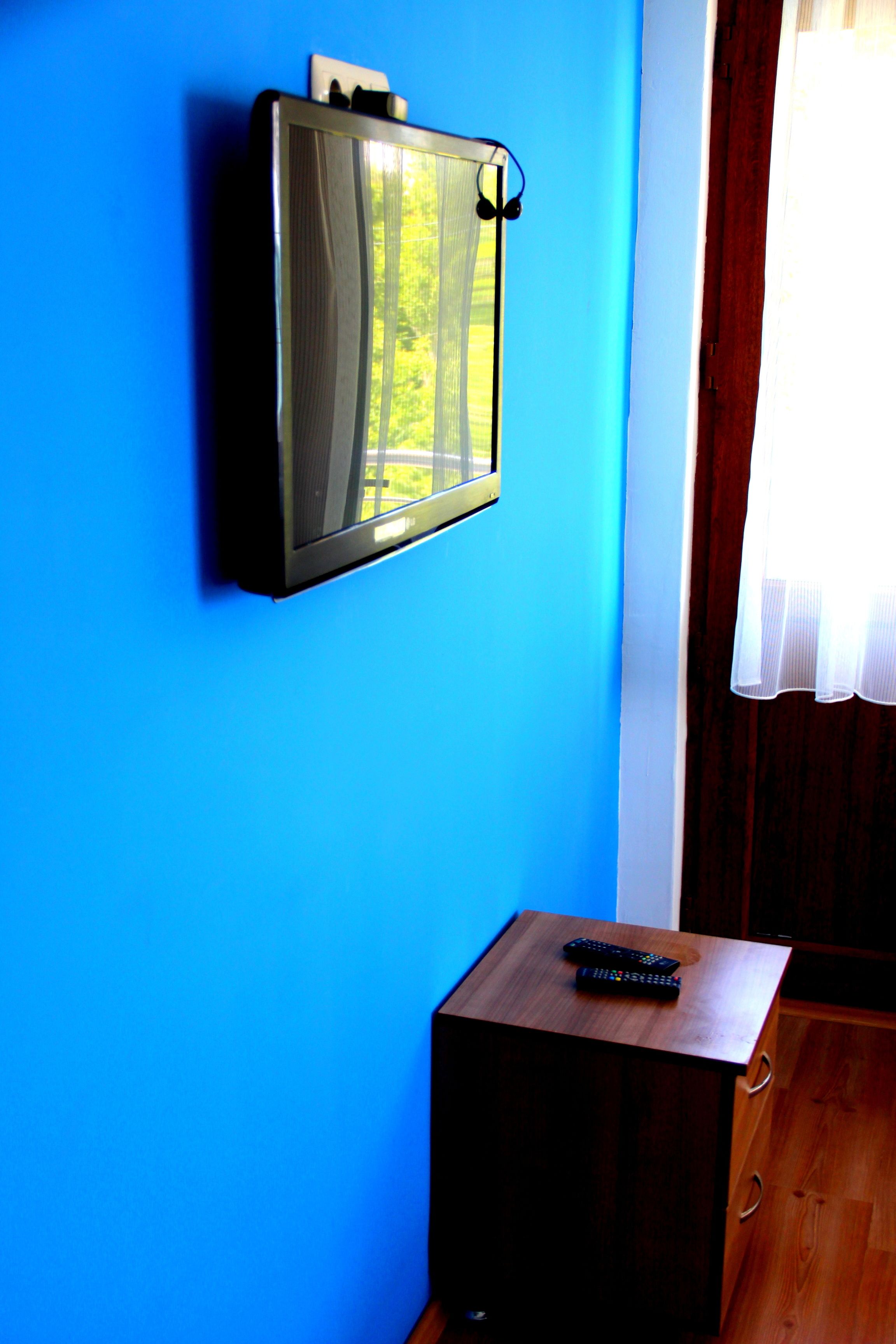 standard triple room | living area | lcd tv