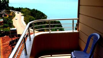 Standard Twin Room | Balcony