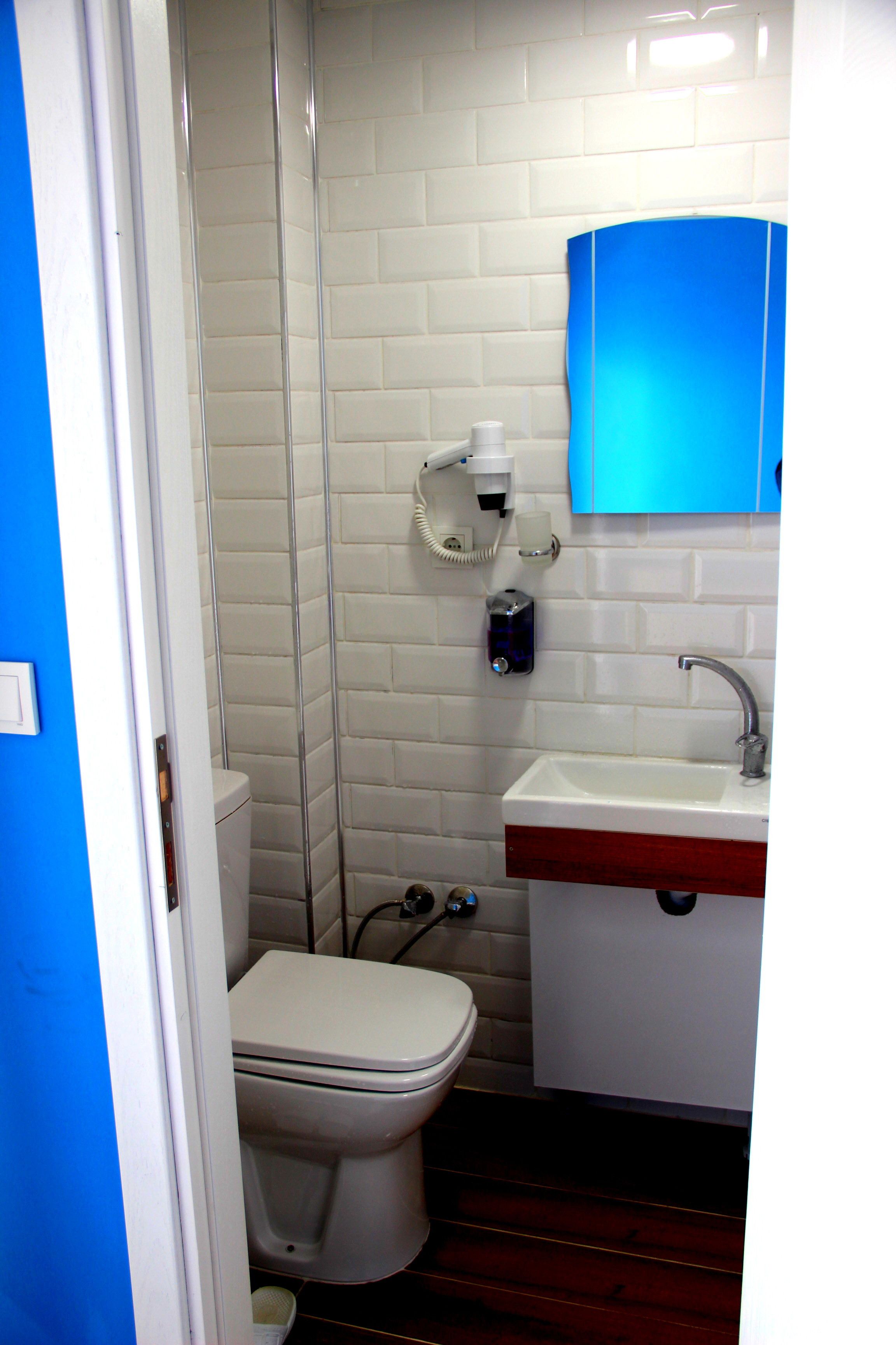 shower, free toiletries, hair dryer, slippers