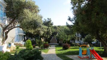 Children’s play area – outdoor