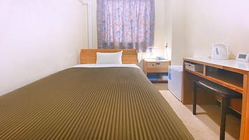 書桌、手提電腦工作空間、遮光窗簾/窗簾、熨斗/熨衫板