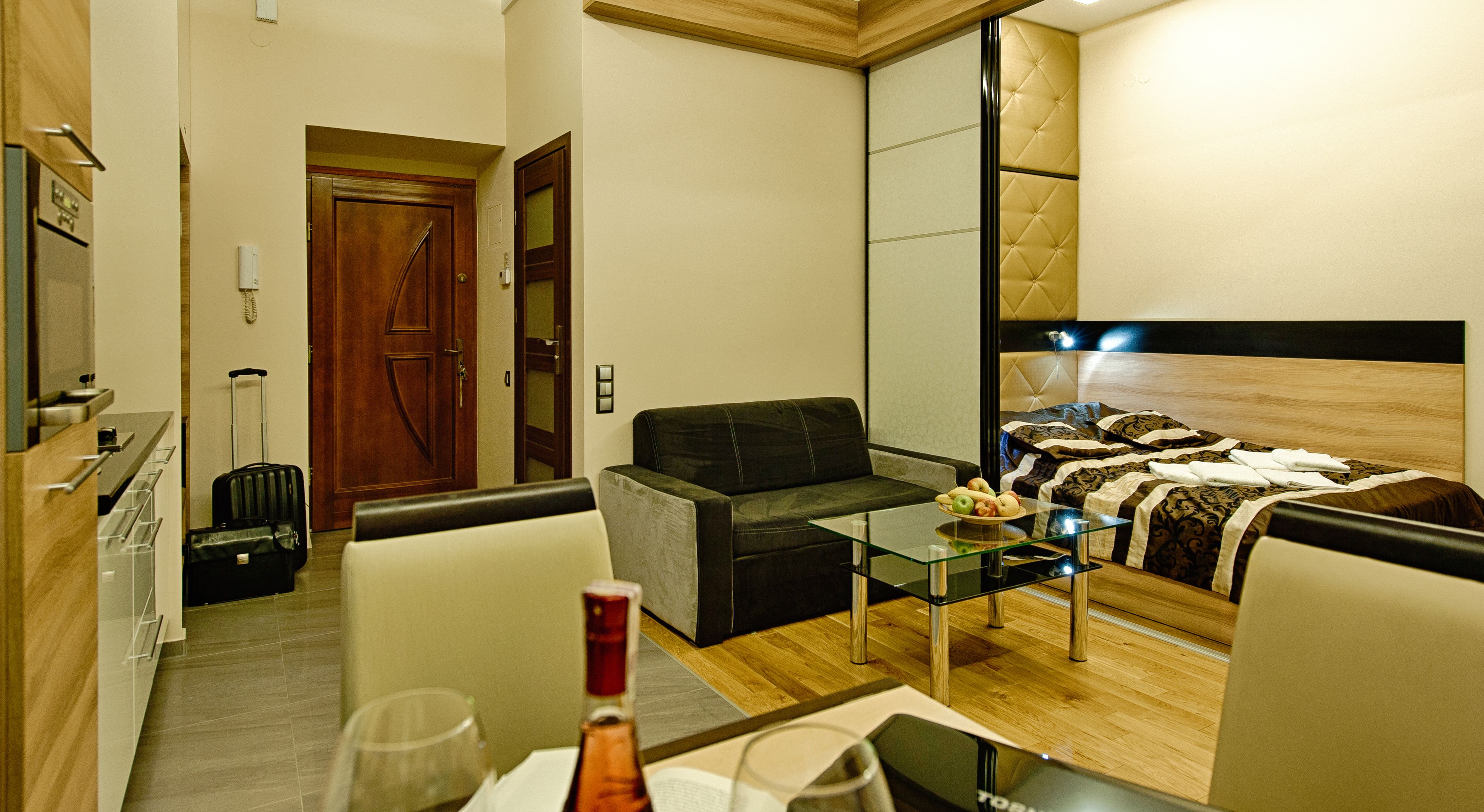 Comfort Studio, 1 Queen Bed with Sofa bed, Kitchenette | Private kitchen | Fridge, microwave, oven, stovetop