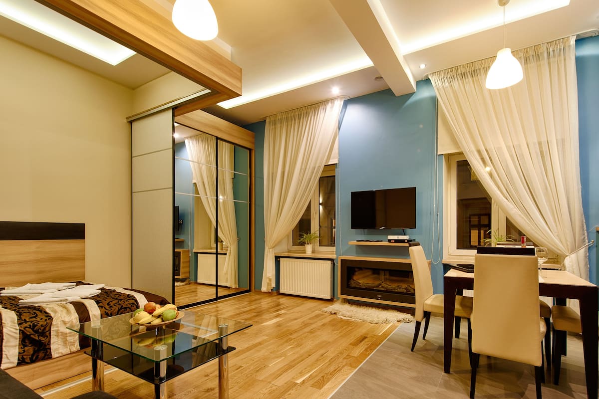 Comfort Studio, 1 Queen Bed with Sofa bed, Kitchenette | Private kitchen | Coffee/tea maker, fridge, microwave, oven