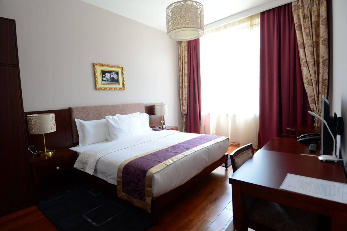 Habitación doble Deluxe | Ropa de cama de alta calidad, minibar, escritorio y insonorización