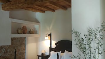 Superior tweepersoonskamer, niet-roken, uitzicht op tuin | Een minibar, een kluis op de kamer, verduisterende gordijnen