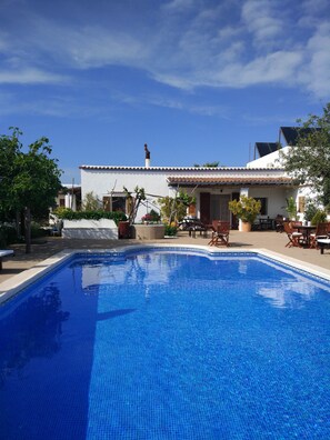 Outdoor pool, pool umbrellas, pool loungers - Agroturismo Sa Vinya d'en Palerm (Sant Joan de Labritja)