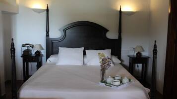 Minibar, coffres-forts dans les chambres, rideaux occultants