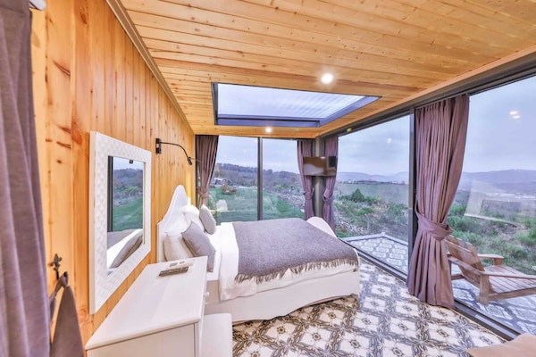 Mirror House with Jacuzzi | Room amenity