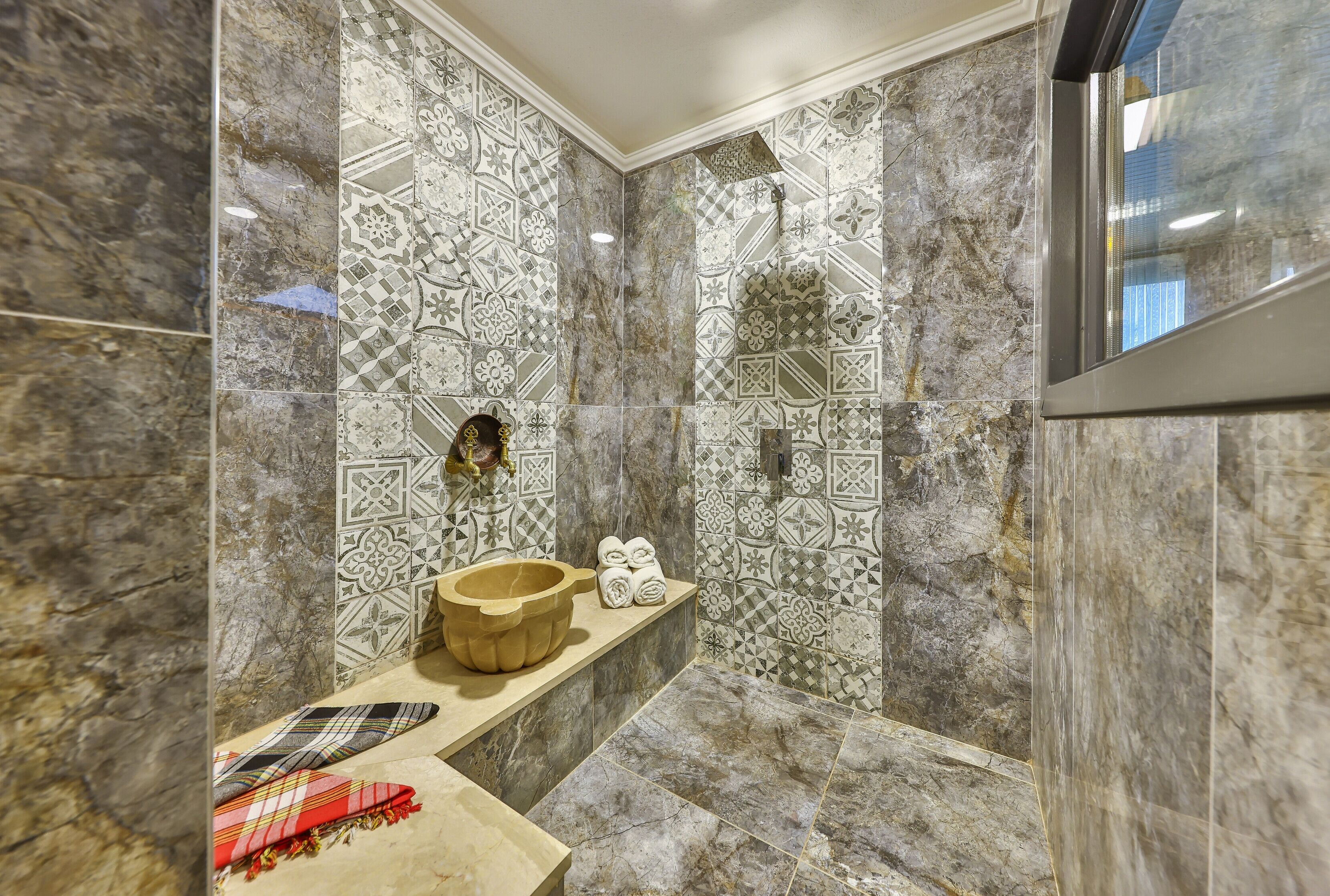 deluxe room, jetted tub, pool view | bathroom amenities | free toiletries, hair dryer, slippers, towels