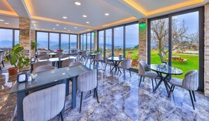 Breakfast, lunch and dinner served - Agva Teras Garden Hotel & Bungalow (Sile)