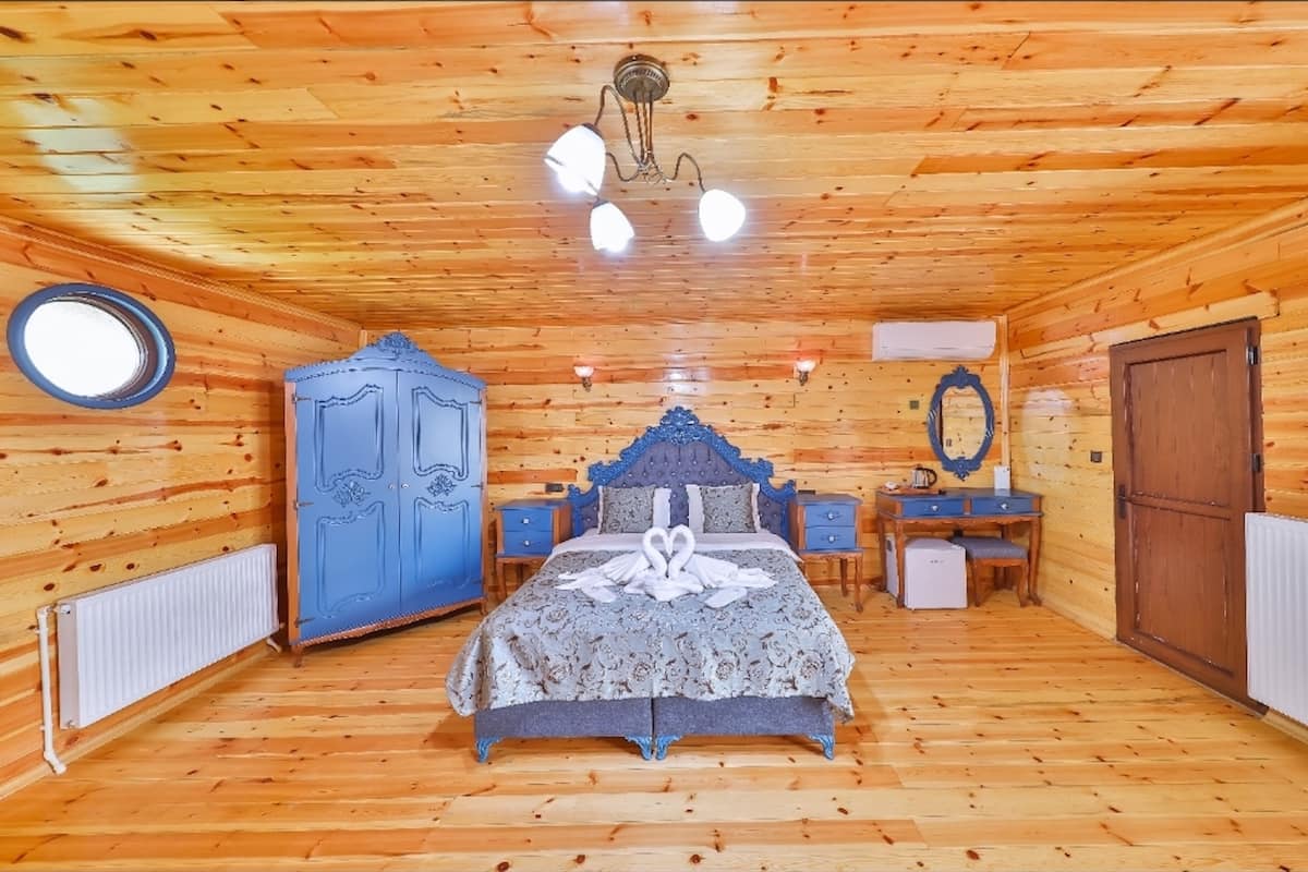 SOMINELI JAKUZILI BUNGALOW ODA | 客房內保險箱、隔音、免費無線上網、床單