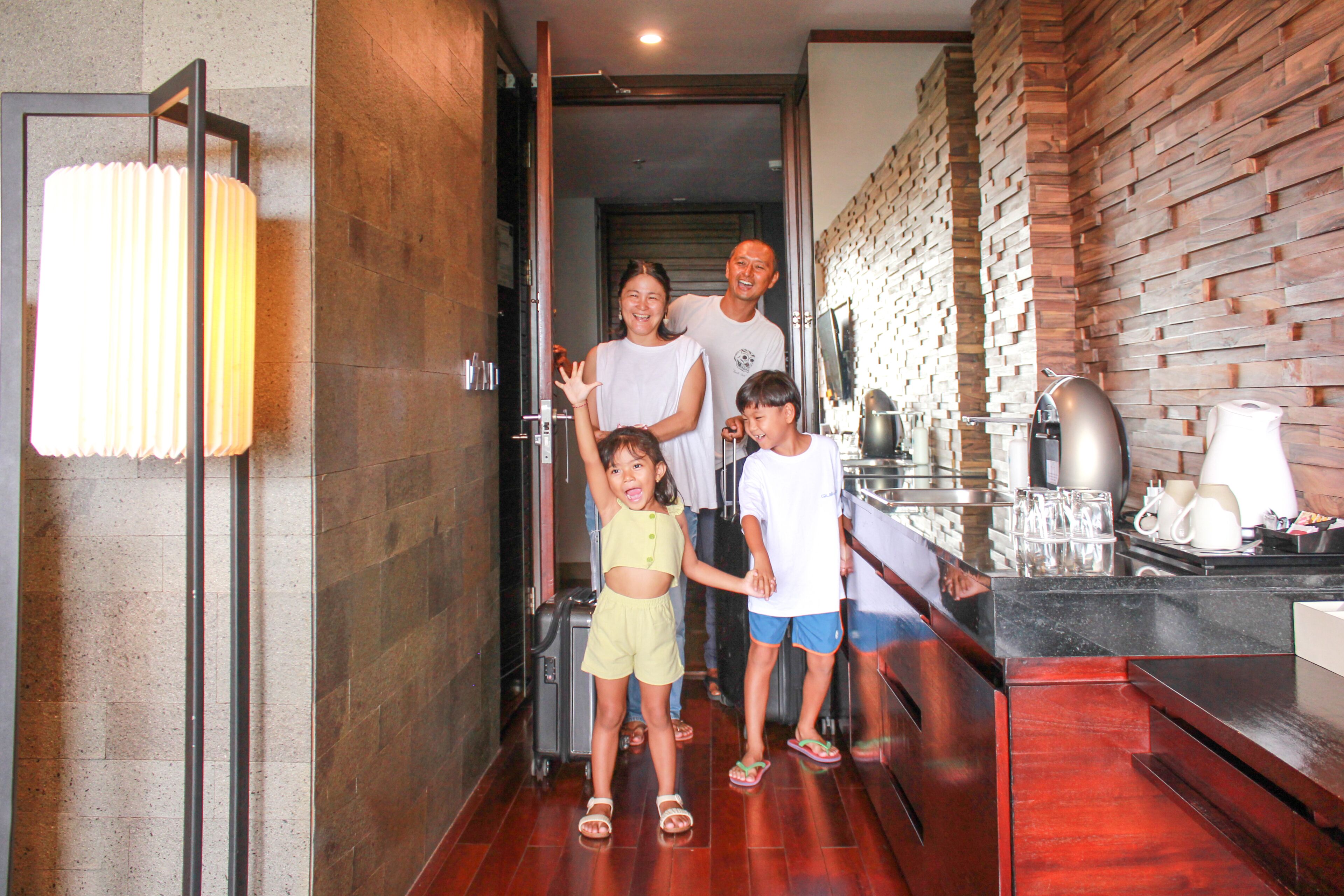 suites 4 people   | in-room safe, desk, rollaway beds, free wifi