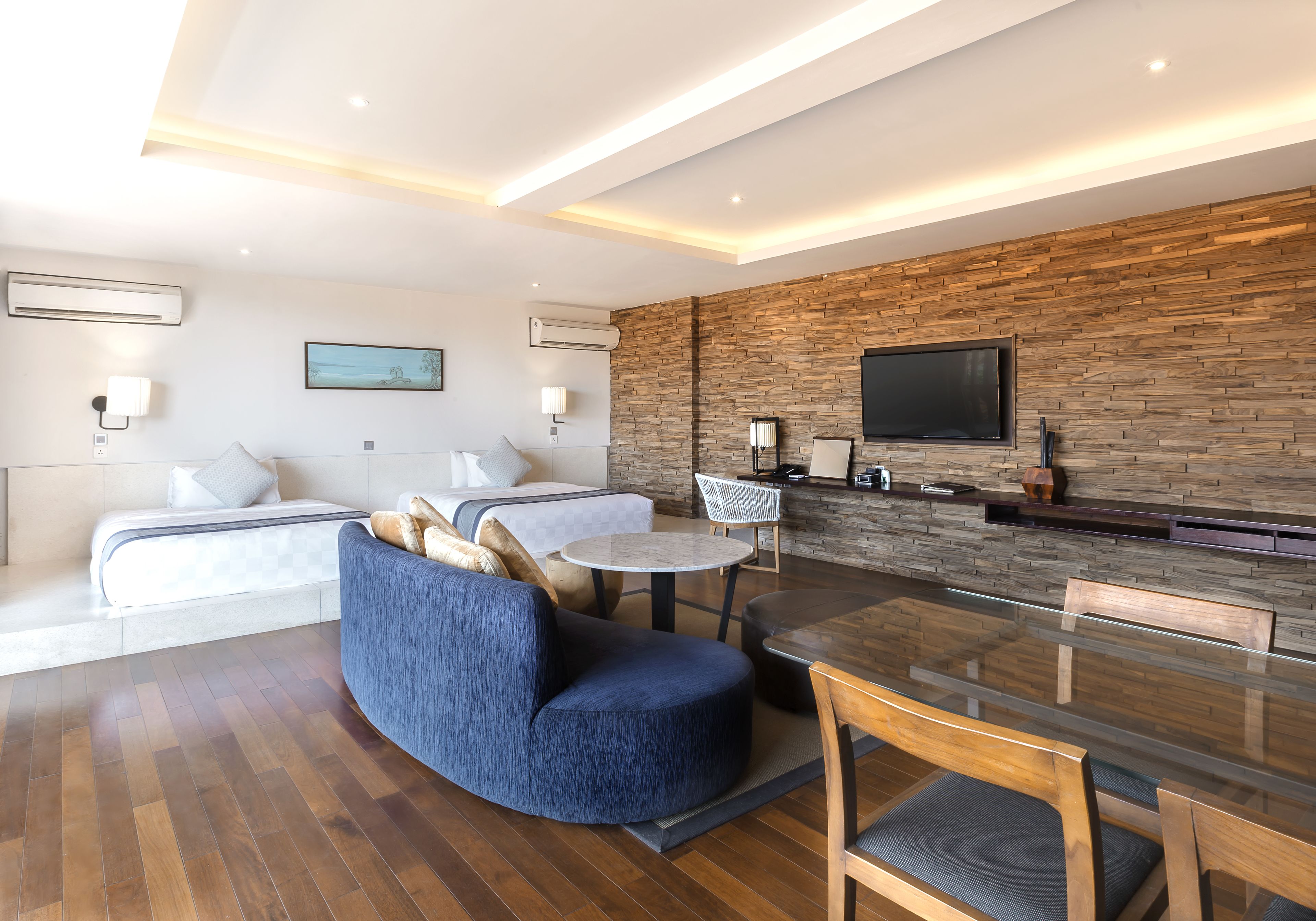 premium suite | in-room safe, desk, rollaway beds, free wifi