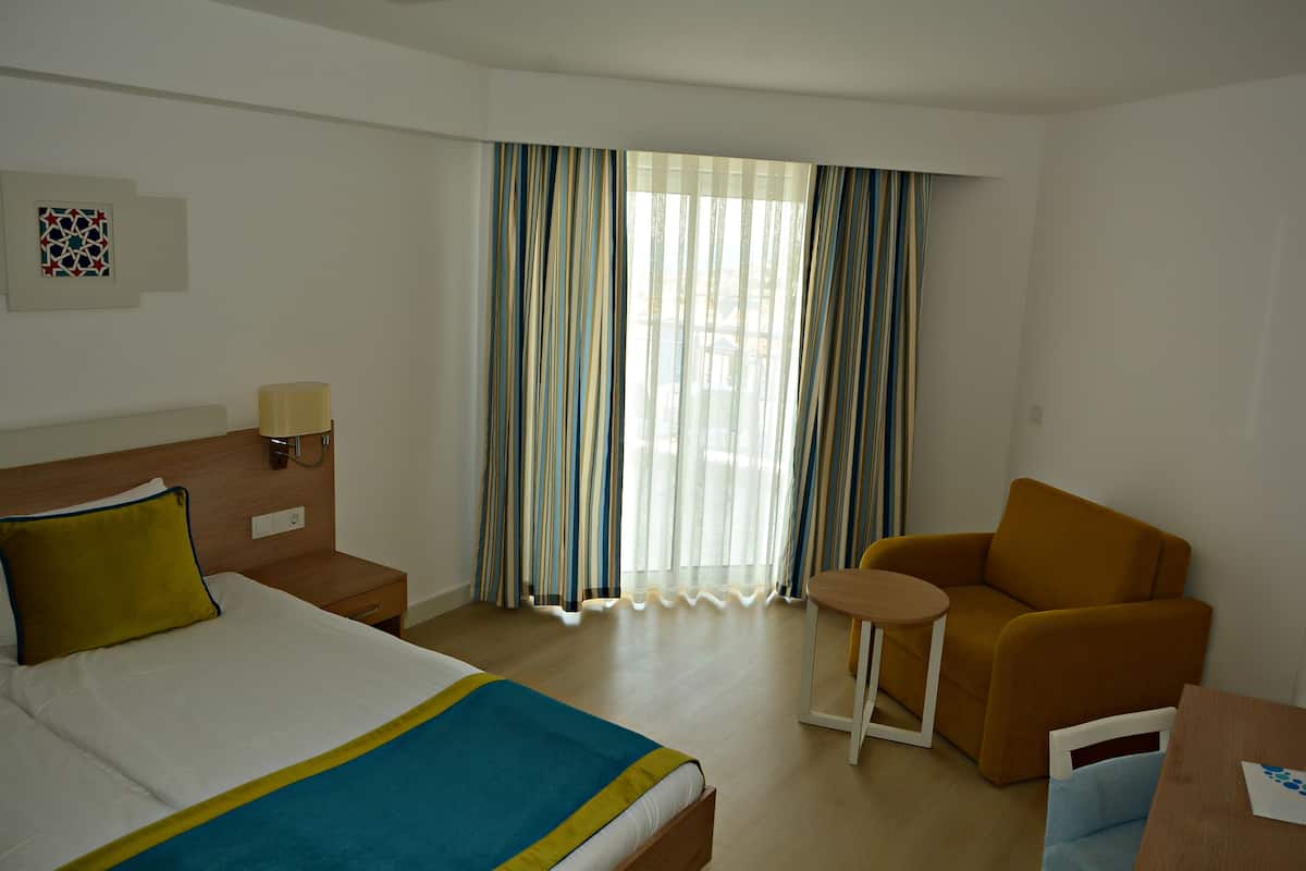 Standard Room | Premium bedding, minibar (some free items), desk, laptop workspace