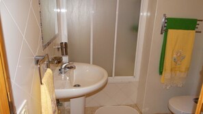 Apartment, 3 Bedrooms, Mountain View | Bathroom