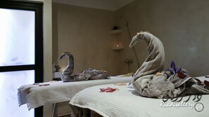 Bain de vapeur, bain turc/hammam, soins du corps, enveloppements