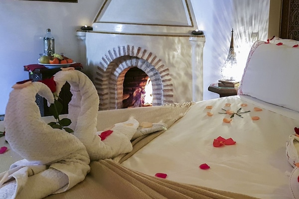 Caja de seguridad en la habitación y decoración personalizada