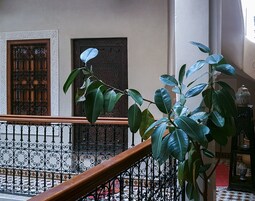 Caja de seguridad en la habitación y decoración personalizada 