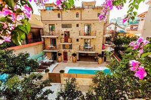 Front of property - Leda suites (Parga)