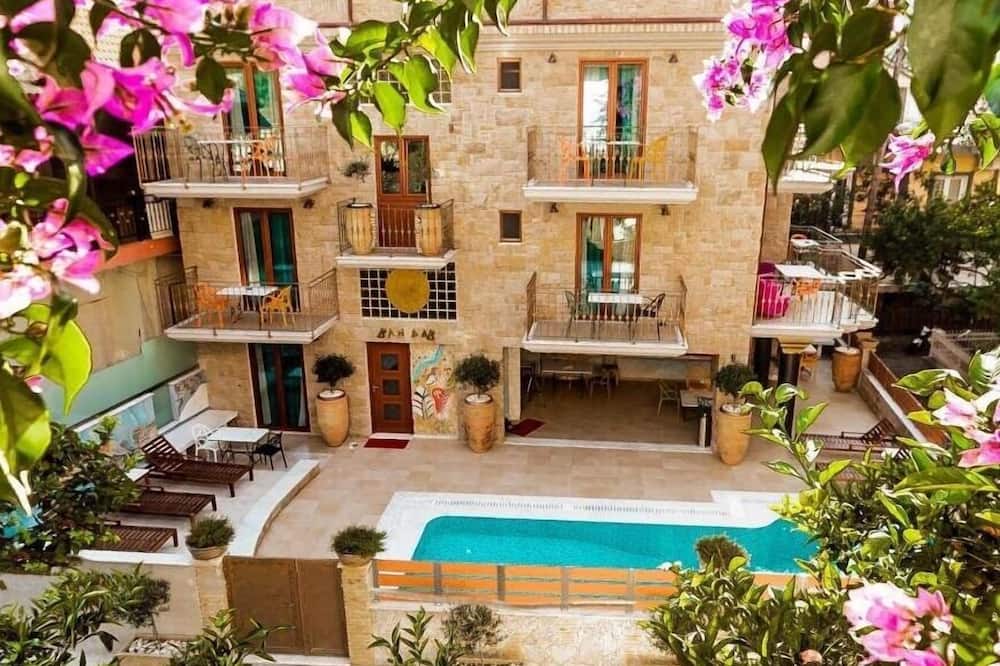 Leda suites