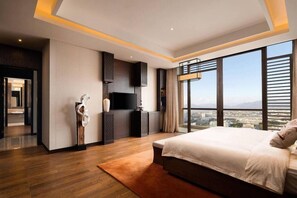 Minibar, in-room safe, desk, blackout drapes - Mangrove Tree Resort World - Elader Palm (Sanya)