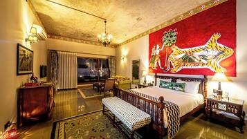 Junior Suite (King Bed)