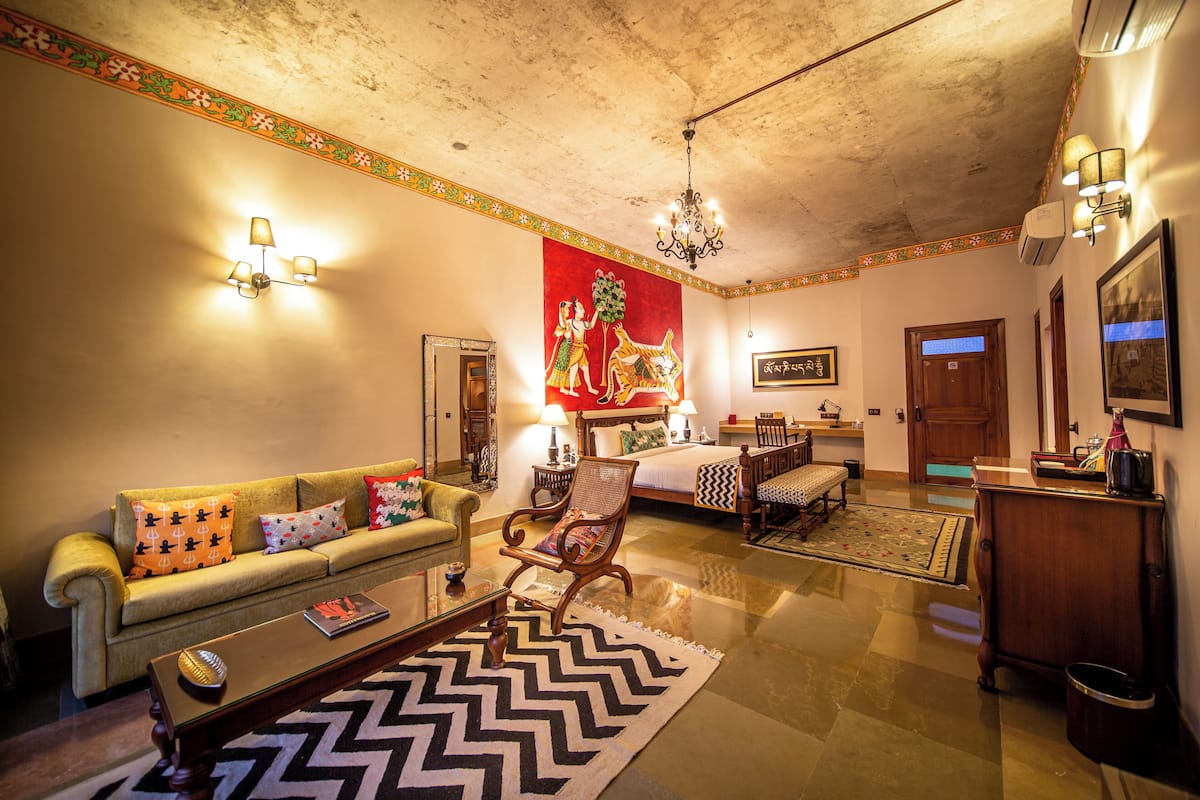 Junior Suite (King Bed) | Premium bedding, minibar, in-room safe, individually furnished