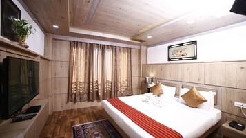 Executive Suite | 1 bedroom, premium bedding, in-room safe, individually decorated