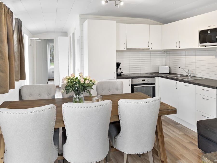 Family Cabin | Private kitchen | Fridge, microwave, oven, stovetop