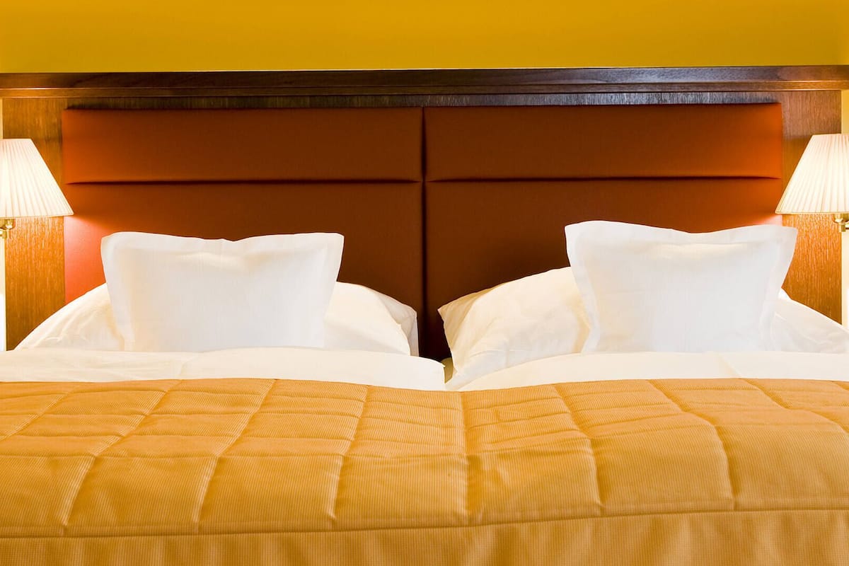 suite, non smoking | 2 bedrooms, hypo-allergenic bedding, in-room safe, laptop workspace