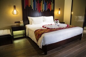 Minibar, in-room safe, individually decorated, individually furnished - Mangrovetree Resort World  - Yelin (Sanya)