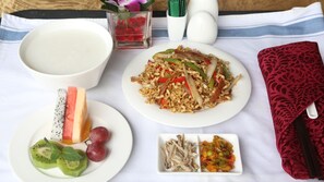 Tägliches Frühstücksbuffet gegen Gebühr