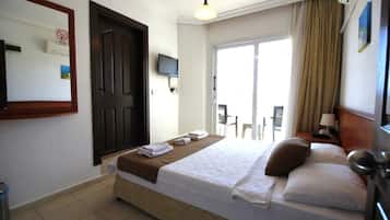 Standard Double or Twin Room | Premium bedding, in-room safe, desk, laptop workspace