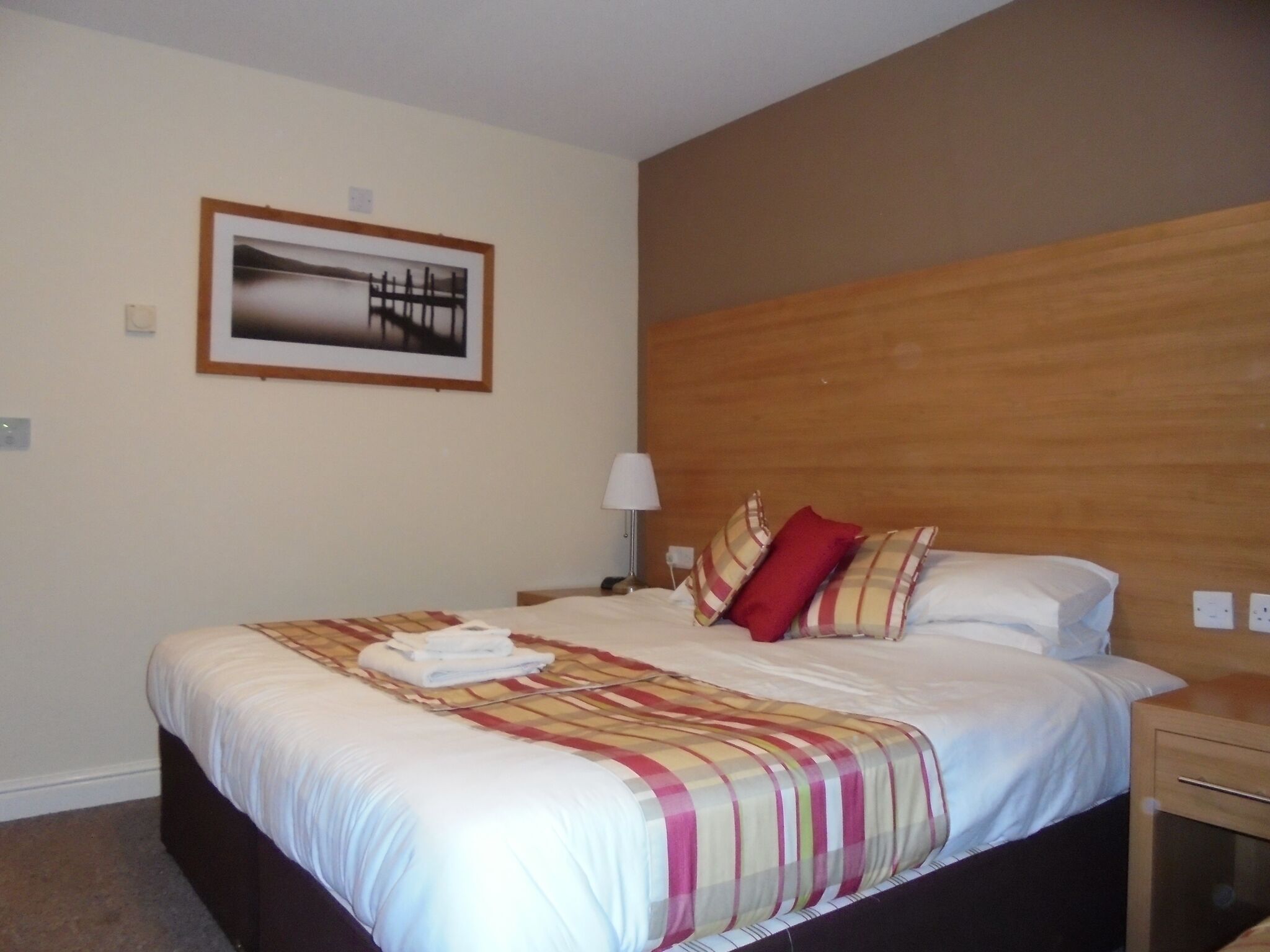 Dobbelt- eller tomannsrom – comfort, eget bad, hageutsikt