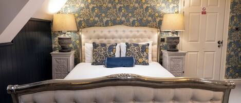 Klassieke tweepersoonskamer | Een strijkplank/strijkijzer, gratis wifi, beddengoed