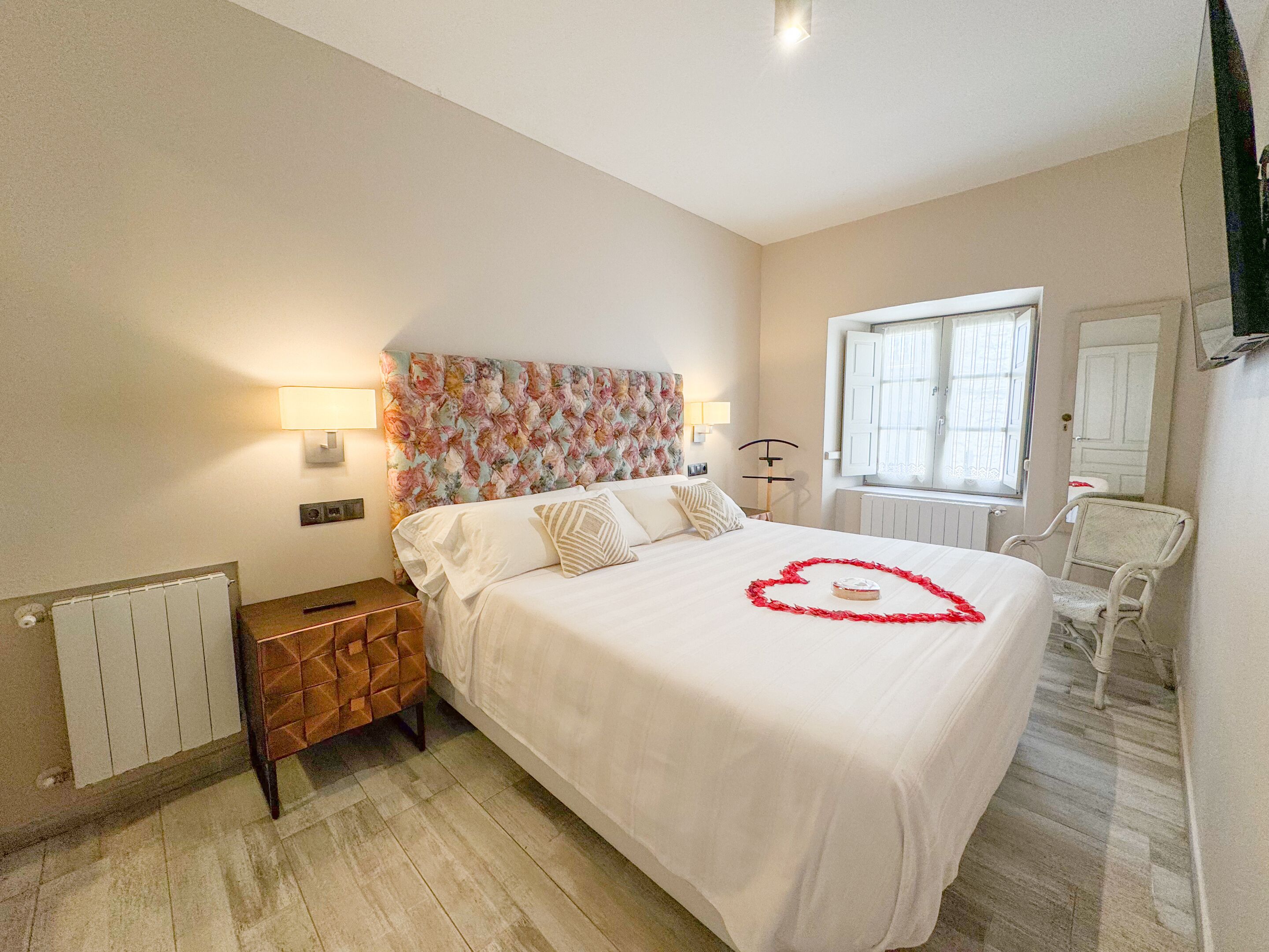 Photo - Akla Suites con Jacuzzi Santillana