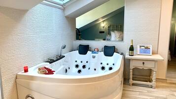 Suite, Hot Tub | 1 bedroom