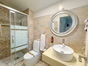 Family Suite, Hot Tub | Bathroom