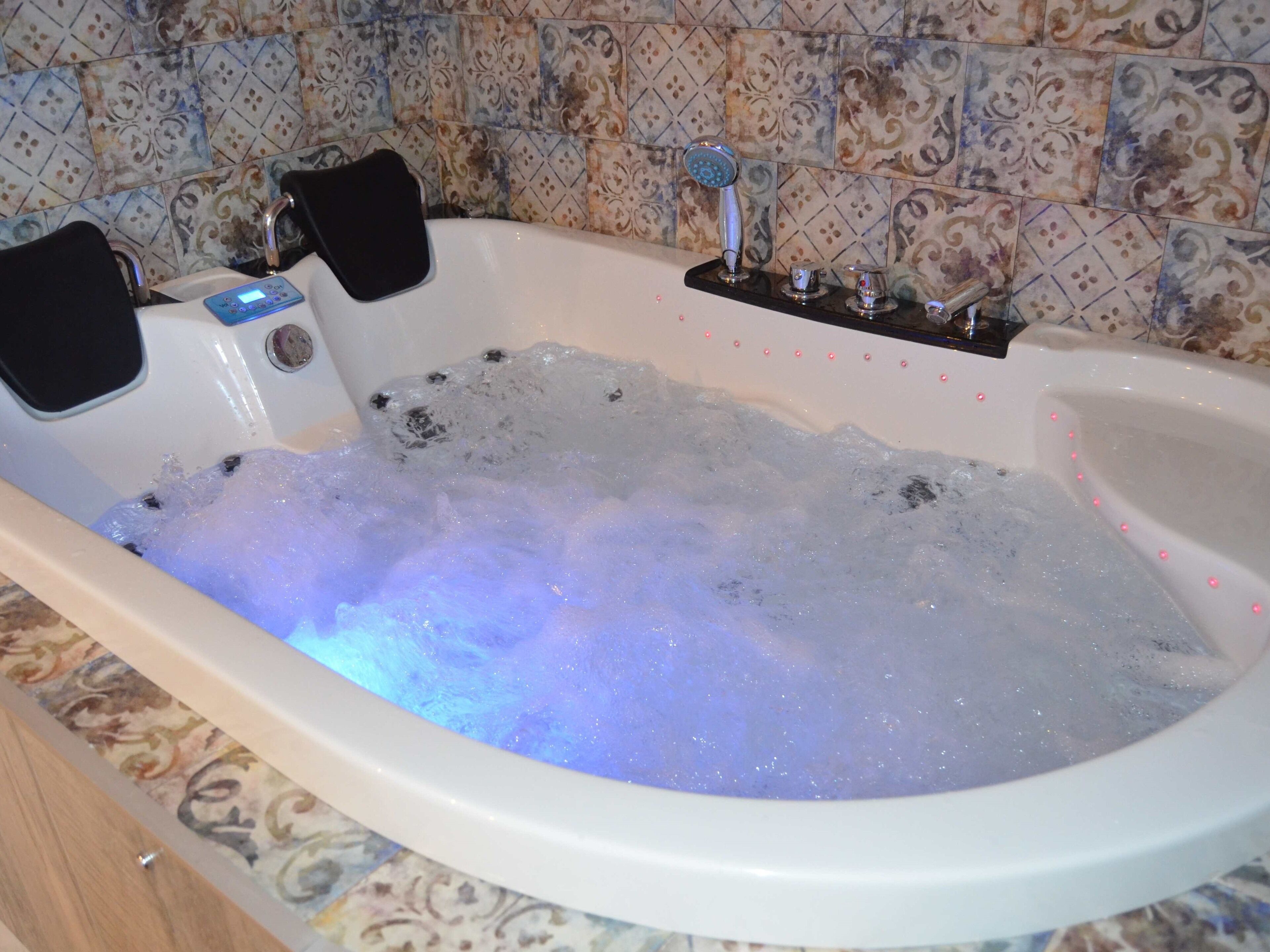 Photo - Akla Suites con Jacuzzi Santillana