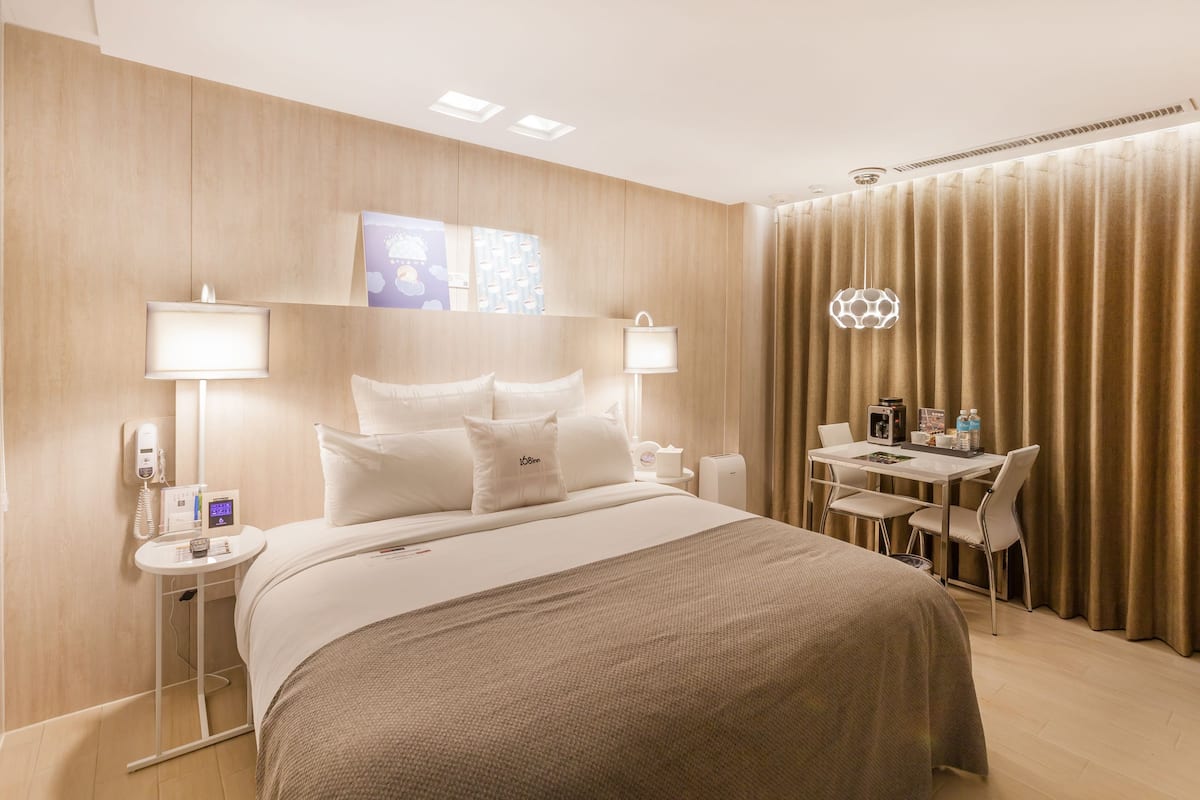 Business tweepersoonskamer (no garage) | Luxe beddengoed, een minibar, een laptopwerkplek