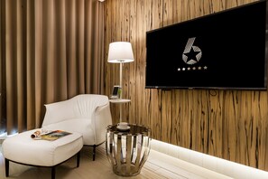 Premium bedding, minibar, laptop workspace, blackout curtains - Six Star Motel - Taoyuan (Taoyuan City)