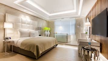 Peralatan tempat tidur premium, bar mini, ruang kerja komputer riba