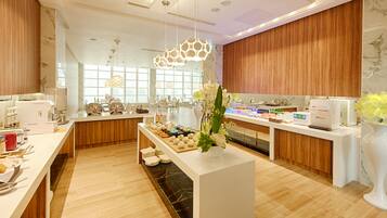 Petit déjeuner en libre-service (440 TWD par personne)