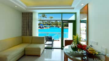 Luxury Room | Living room